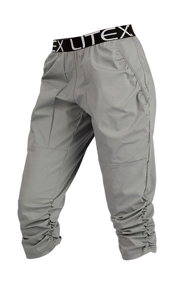 Women´s 3/4 length trousers.