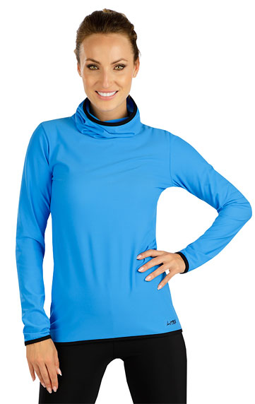 Women´s  turtleneck with long sleeves.