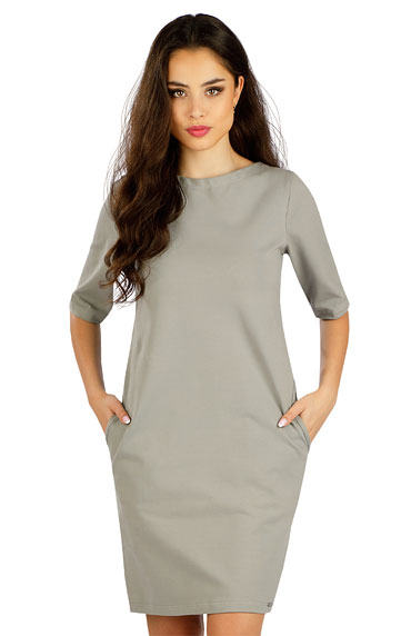 Women´s dress with short sleeves.