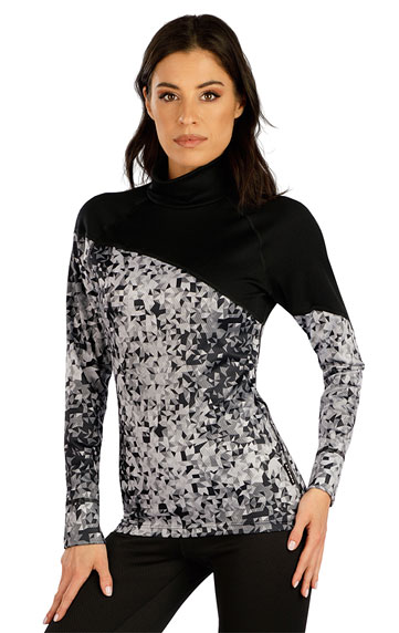 Women´s thermal turtleneck shirt with long sleeves.