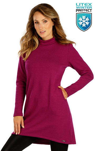 Women´s dress with long sleeves.