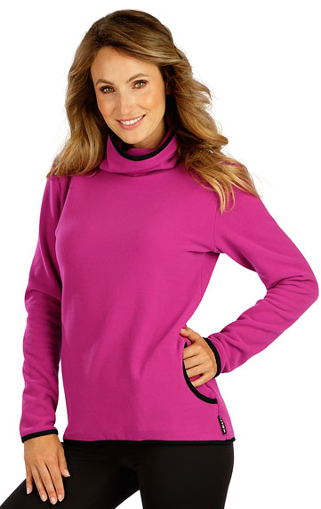 Women´s fleece turtleneck.