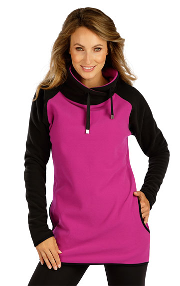 Women´s fleece sweatshirt.